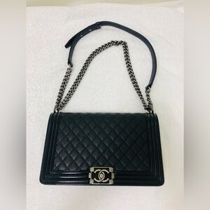 100% Authetic Boy Chanel Handbag Medium - Color : : Navy